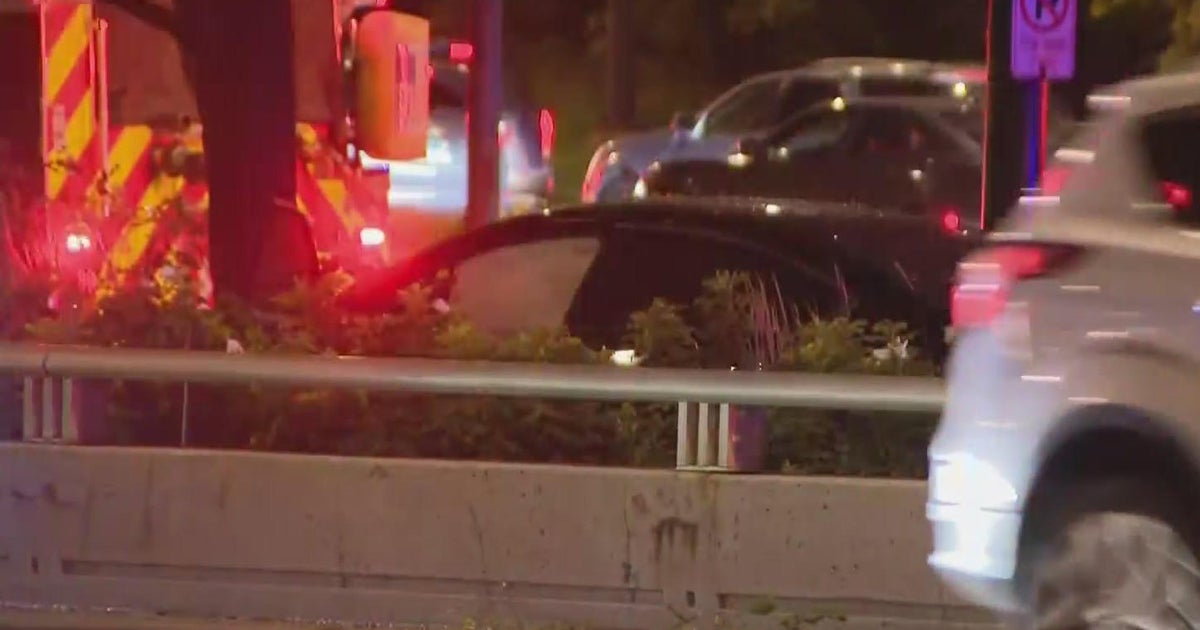 Five people injured in crash on DuSable Lake Shore Drive - CBS Chicago
