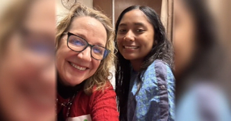 Minnesota doctor aids teenager get via labor even though on flight Minnesota doctor aids teenager get via labor even though on flight