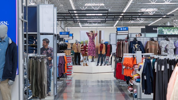 walmart-store-of-the-future-apparel-department.jpg