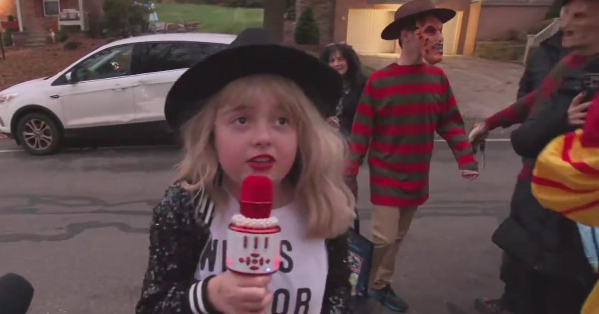 Trickortreaters brave cold temperatures in Pittsburgh area Trickortreaters brave cold temperatures in Pittsburgh area