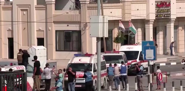 Rafah-Crossing-Ambulances.jpg