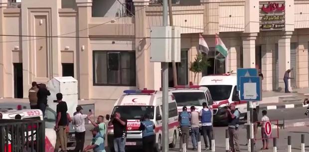 rafah-crossing-ambulances.jpg 
