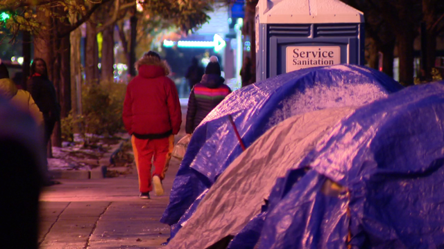 migrants-in-cold-in-chicago.png 