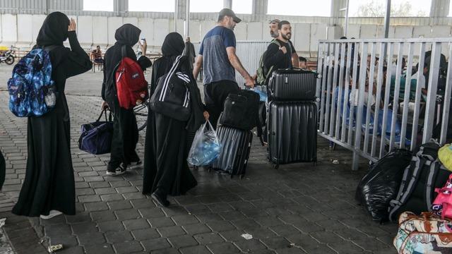 cbsn-fusion-more-gaza-evacuees-set-to-travel-through-rafah-foreigners-and-wounded-palestinians-wait-at-border-2-thumbnail-2420553-640x360.jpg 