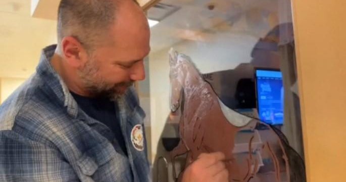 Dad brings color joy to cancer unit at Mott Childrens Hospital in Ann Arbor