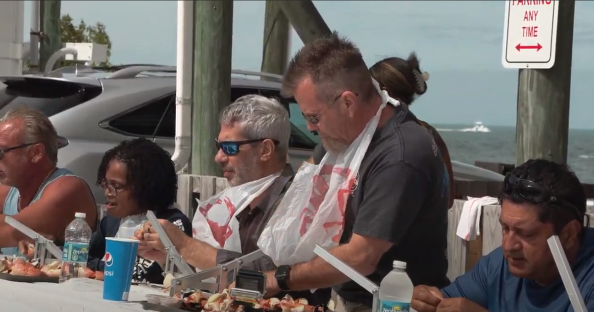 Chicago man sets new record at Florida Keys Stone Crab Eating Contest