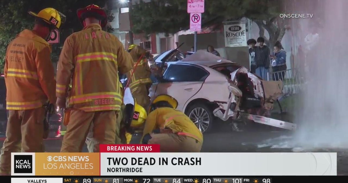 2 dead 3 injured in 2-vehicle Northridge crash - CBS Los Angeles