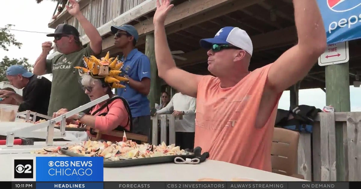Chicago man sets record at crab eating contest in Florida CBS Chicago