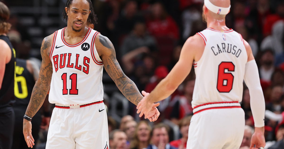LaVine DeRozan power Bulls past sloppy Jazz snapping a 3game skid