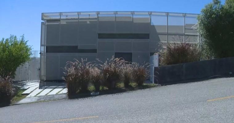 Airbnb squatter leaves Brentwood rental property CBS Los Angeles