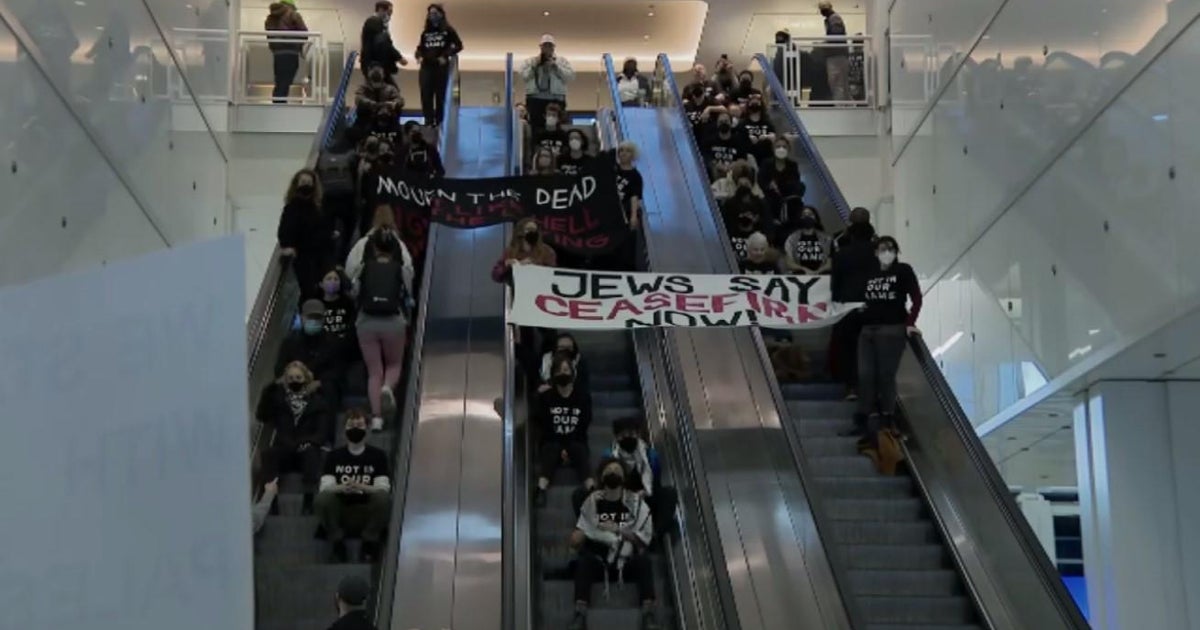 More than 100 arrested at downtown Chicago rally to demand ceasefire in ...