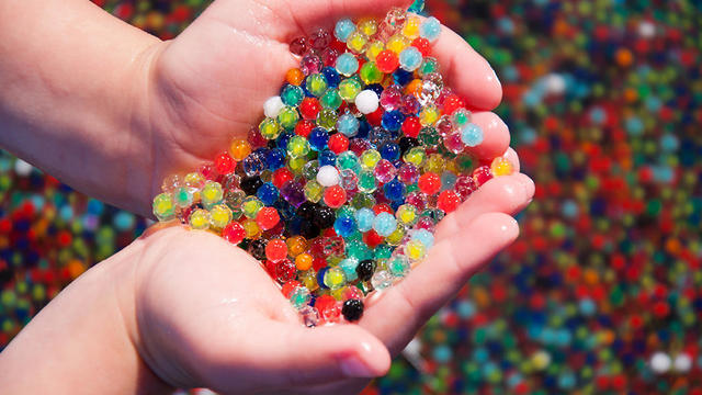 Multicolored water beads 