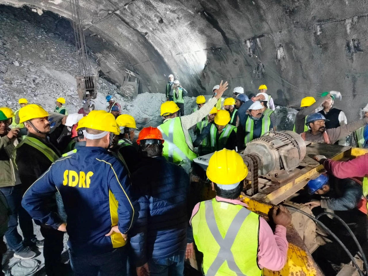 India Tunnel Collapse Rescue Sees Success As Rat Miners Reach 41 Men