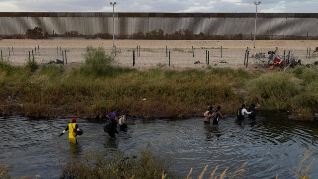 Migrants arrive in Ciudad Juarez to cross U.S. 