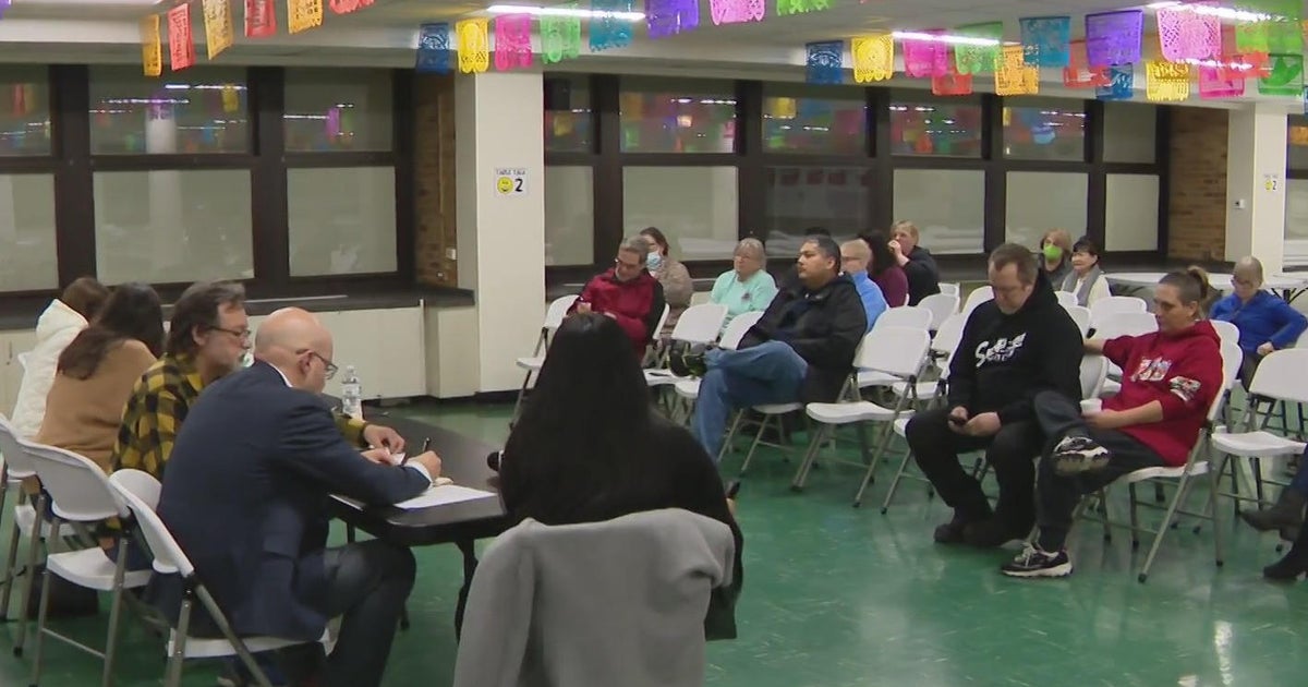 Neighbors concerned about illegal sex work in Garfield Ridge - CBS Chicago