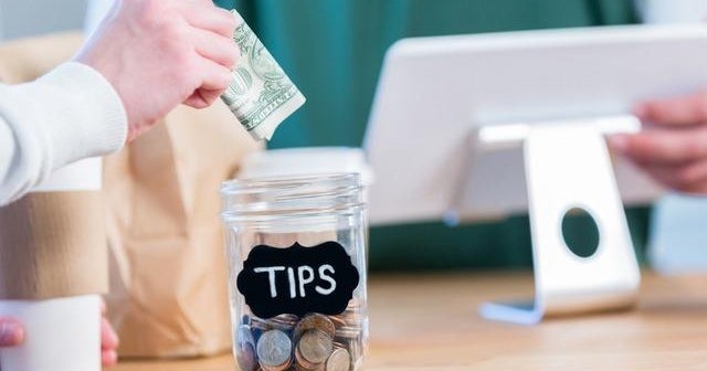 South Florida restaurant operator, industry experts share strategies on tipping etiquette South Florida restaurant operator, industry experts share strategies on tipping etiquette