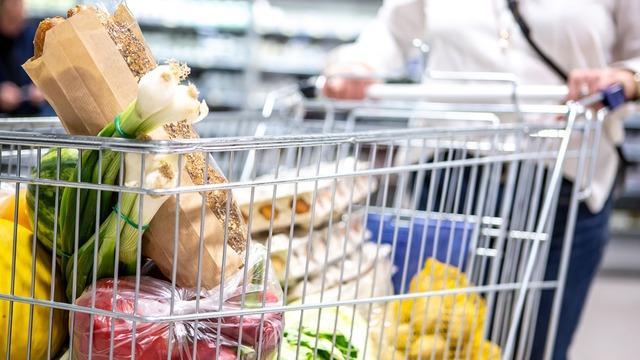 cbsn-fusion-cost-of-groceries-could-go-down-in-2024-thumbnail-2460251-640x360.jpg 