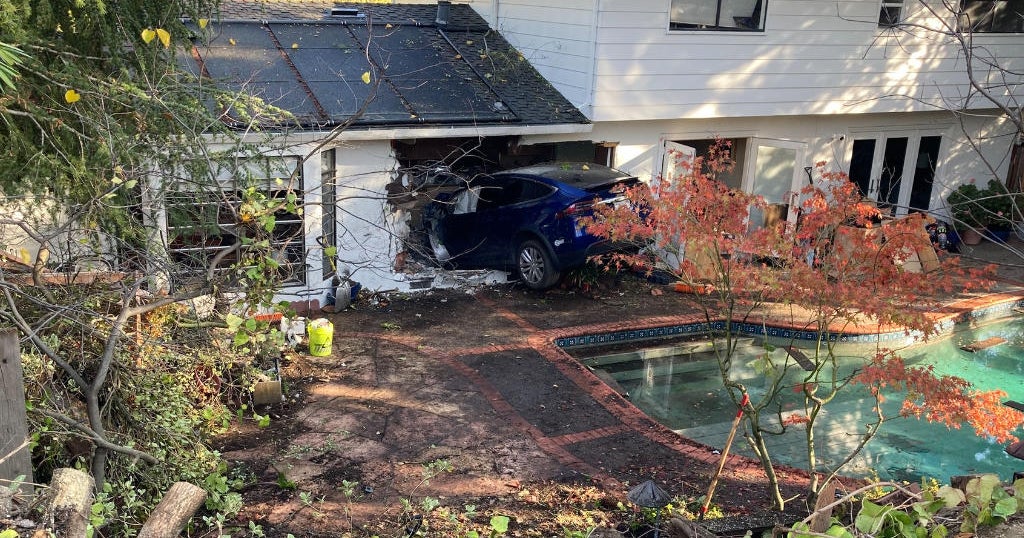 Car crashes into home in San Mateo no injuries reported