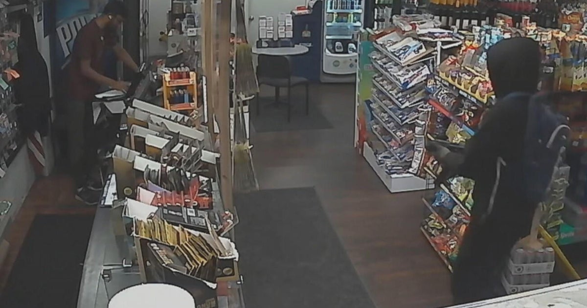 shows man armed with "large capacity" gun robbing Tewksbury convenience store - CBS Boston