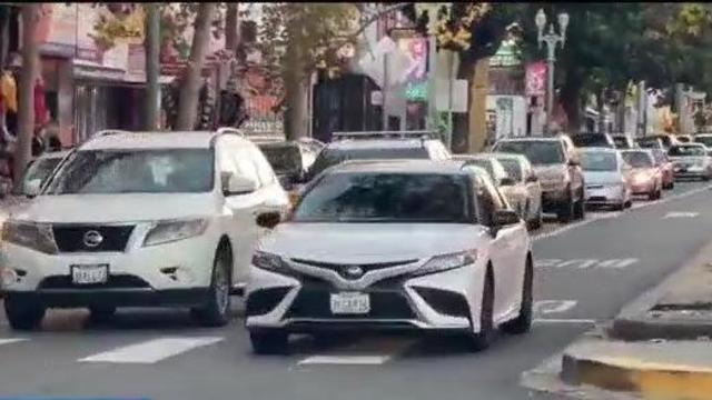 car-bus-only-lane-oakland.jpg 