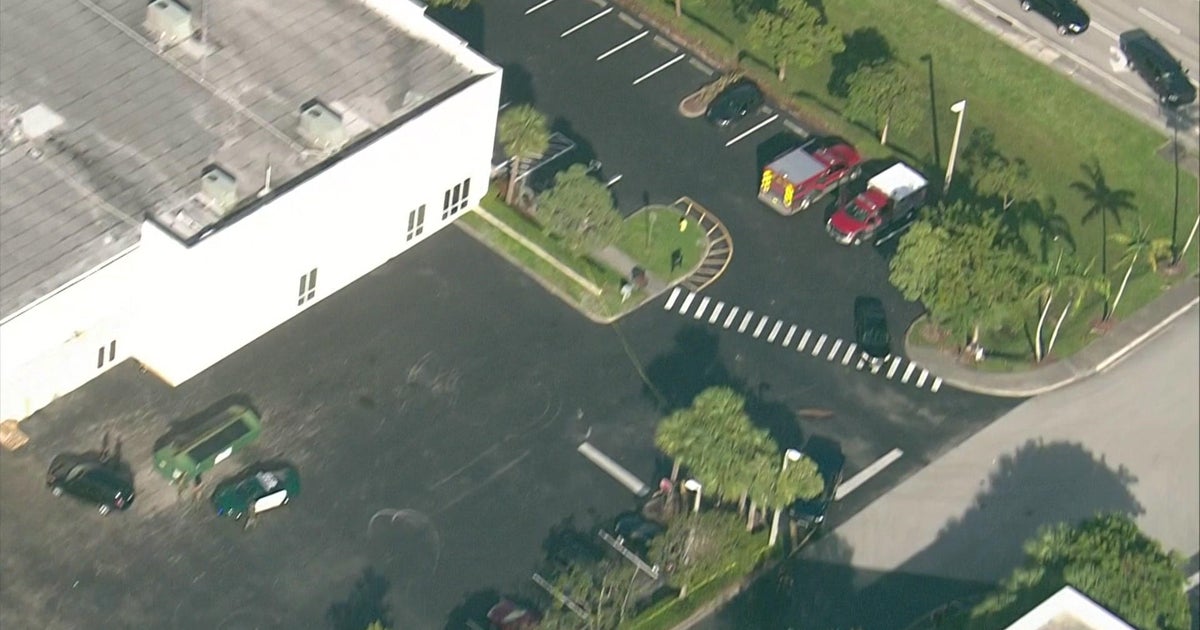 Broward sheriff investigating lethal taking pictures of gentleman in Tamarac Broward sheriff investigating lethal taking pictures of gentleman in Tamarac