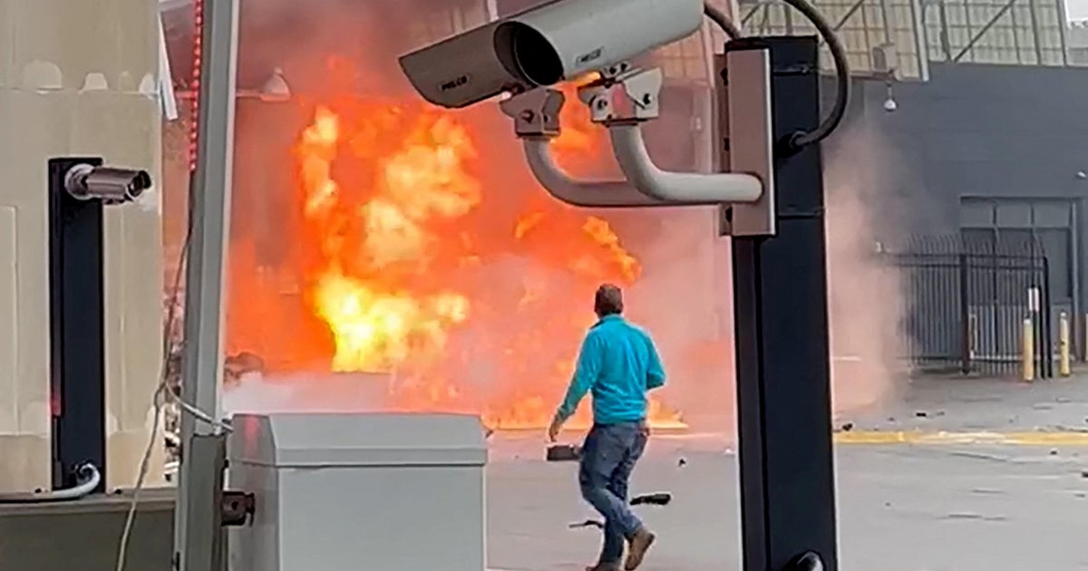 2 dead in vehicle explosion at Rainbow Bridge USCanada border crossing officials say no sign of terrorism CBS News 2 dead in vehicle explosion at Rainbow Bridge USCanada border crossing officials say no sign of terrorism CBS News