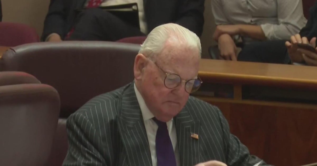 Trial of Ald. Ed Burke moves to Burger King scheme - CBS Chicago