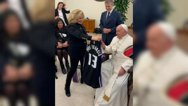 pope-francis-kings-jersey.png 