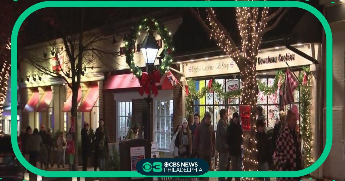 Haddonfield kicks off first Candlelight Shopping night of the holiday