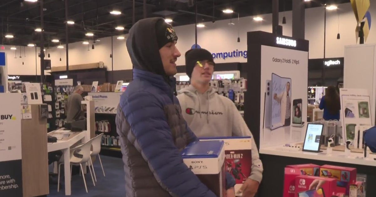 Black Friday brings out crowds of shoppers to Roseville stores