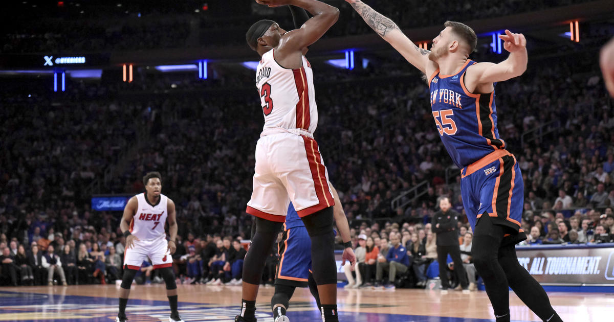 Knicks occur from 21 down to conquer Warmth 100-98