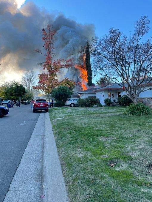 2 Sacramento area families displaced by house fire - CBS Sacramento