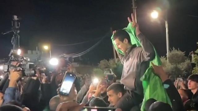 cbsn-fusion-crowds-greet-39-freed-palestinian-prisoners-in-west-bank-thumbnail-2477856-640x360.jpg 