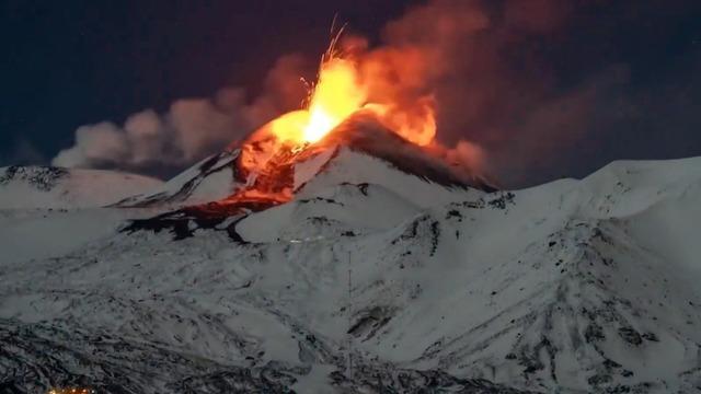 cbsn-fusion-italys-mount-etna-volcano-erupts-again-thumbnail-2479102-640x360.jpg 