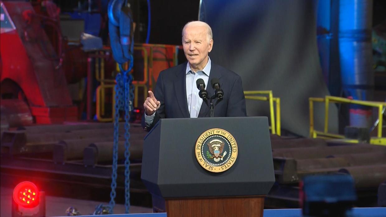 President Joe Biden Crosses Himself After Mentioning Rep. Lauren ...