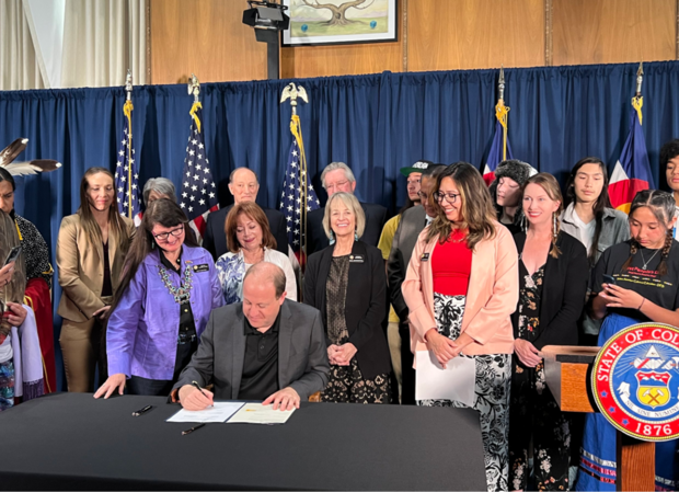 governor-signs-icwa.png 