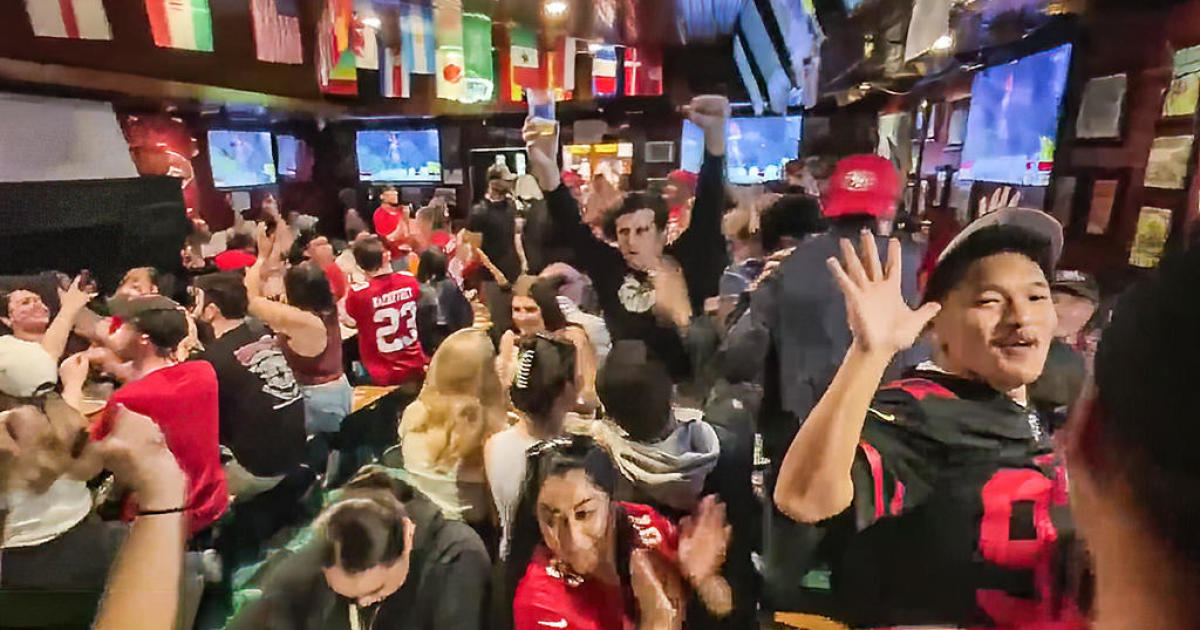 Fans of Niners, Eagles swill beers, trade shots at Kezar Pub in San Francisco