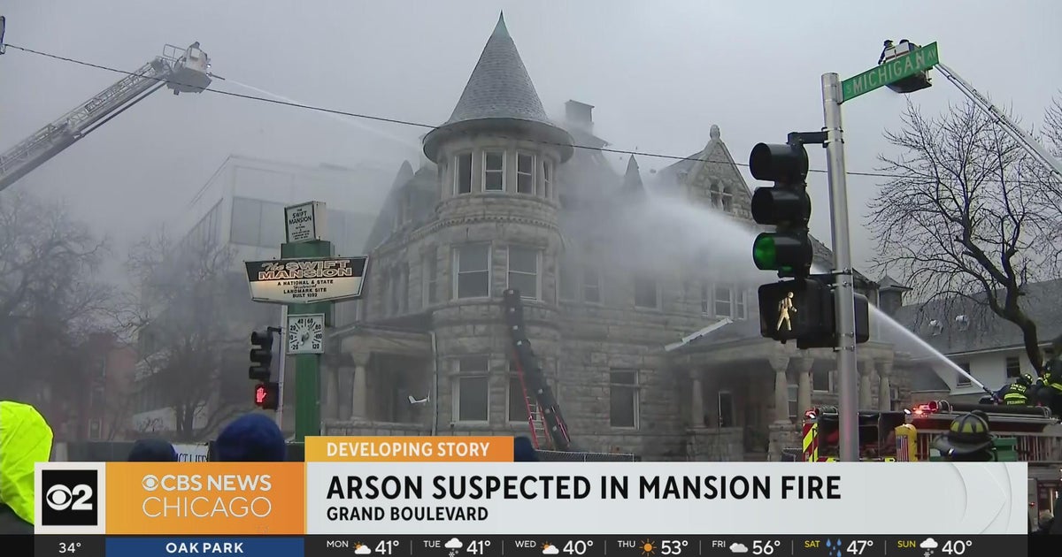 Arson suspected in mansion fire - CBS Chicago