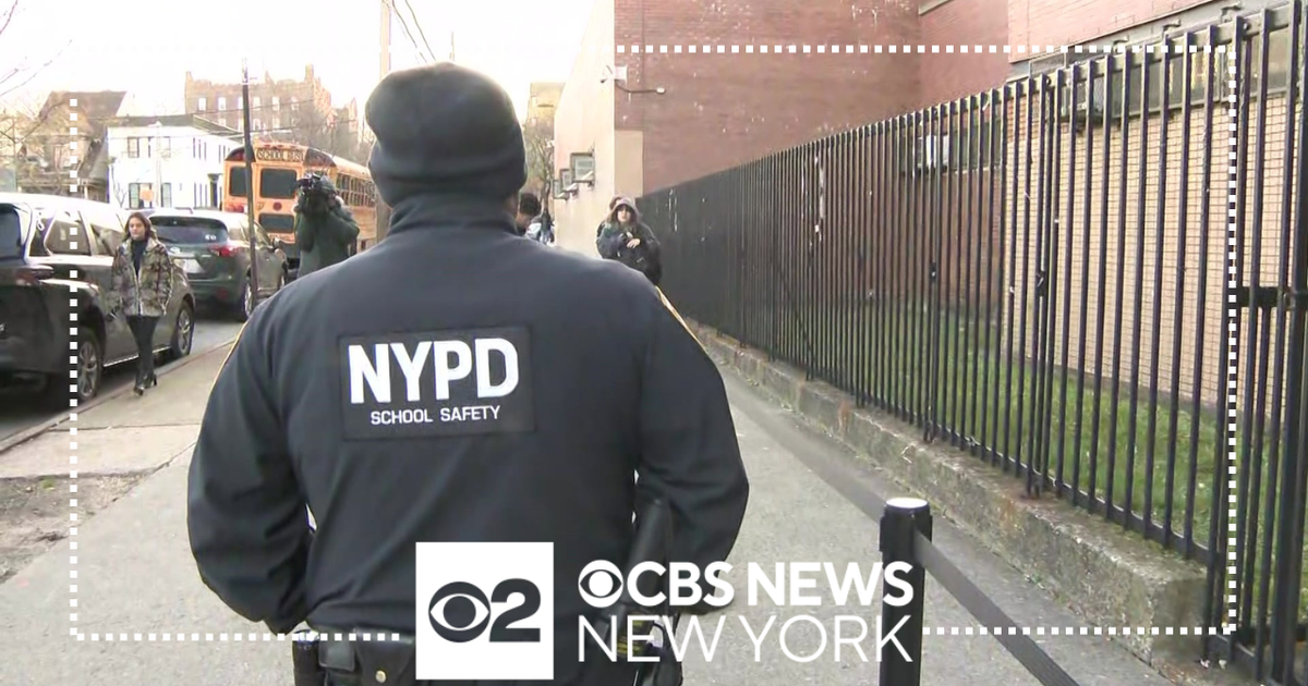 Brooklyn students face metal detectors a day after stabbing - CBS New York