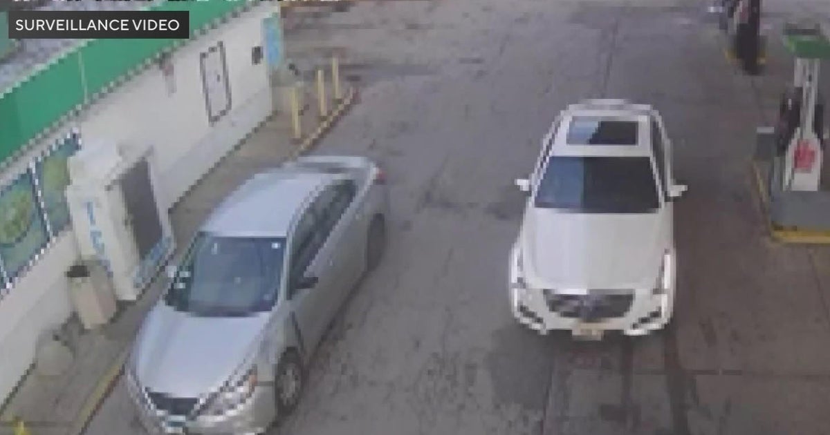 Police probe shooting that wounded man at Southwest Side Chicago gas