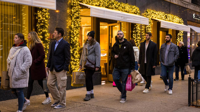 Holiday Shoppers As US Personal Spending Cools 