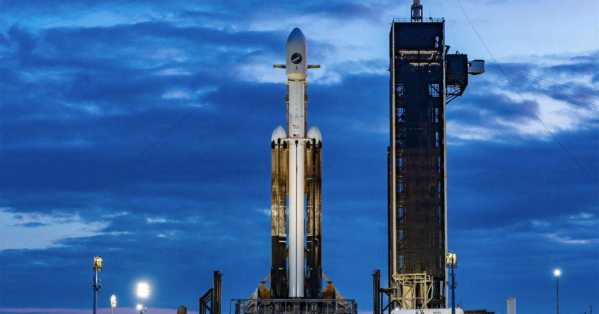 SpaceX delays Falcon Heavy launch to put military spaceplane in orbit
