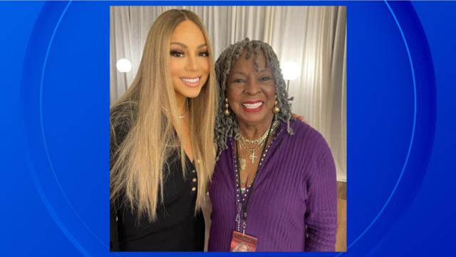martha-reeves-and-mariah-carey-meet-each-other.png 