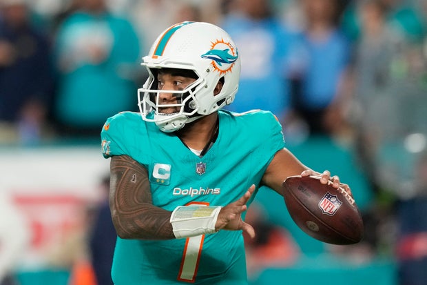 Titans Dolphins Football