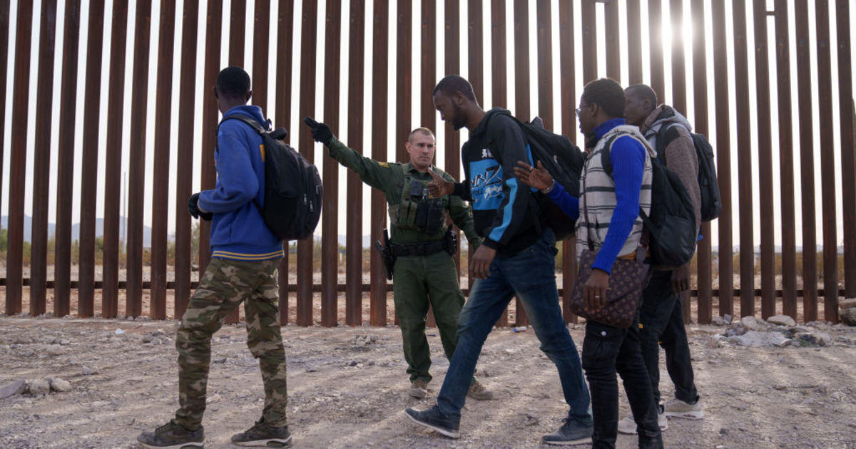 Белият дом е отворен за нов закон за експулсиране на границата, задължително задържане на мигранти и увеличени депортации в разговори с Конгреса