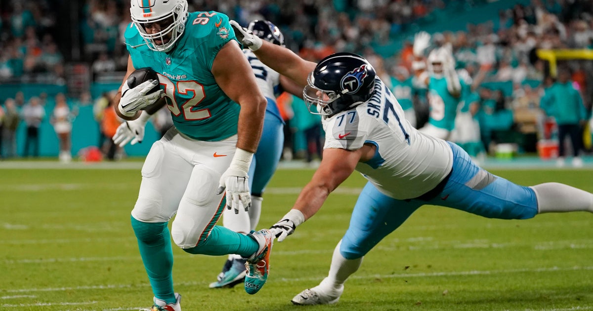 Titans rally for 2 late TDs to defeat Dolphins 28-27 Titans rally for 2 late TDs to defeat Dolphins 28-27