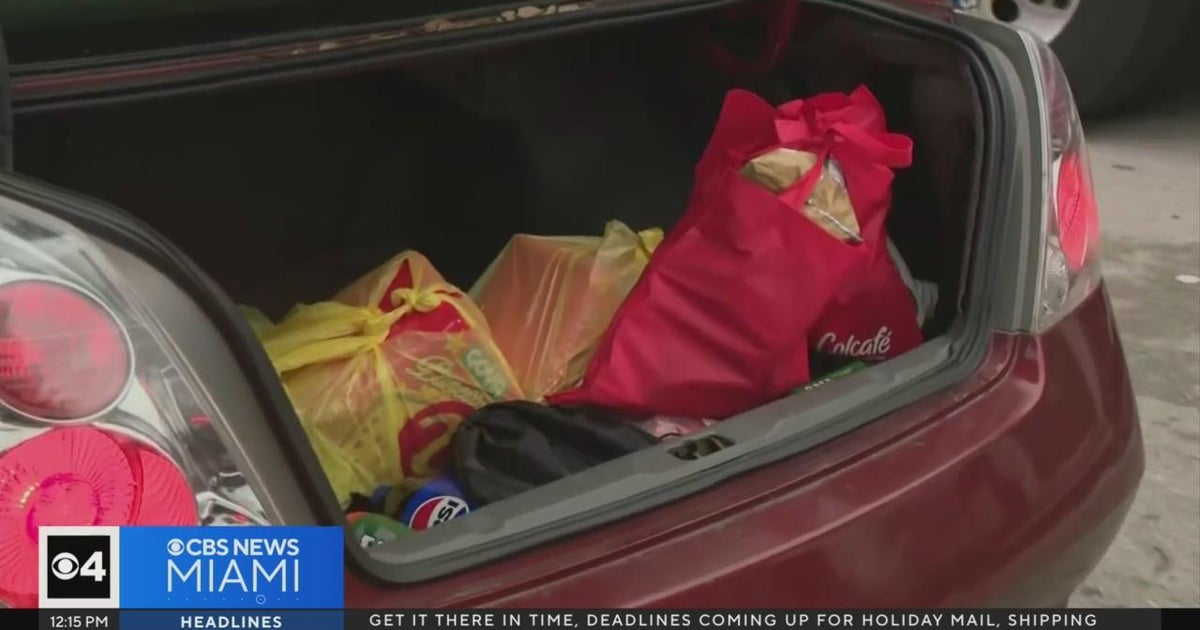 Latin Chamber of Commerce provides some holiday break cheer with meal giveaway Latin Chamber of Commerce provides some holiday break cheer with meal giveaway