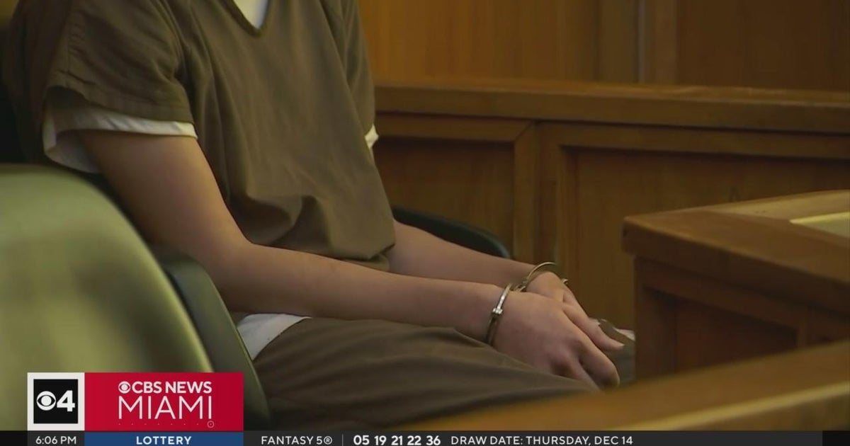 Hialeah teen accused in fatal stabbing of mom to stay in adult jail ...