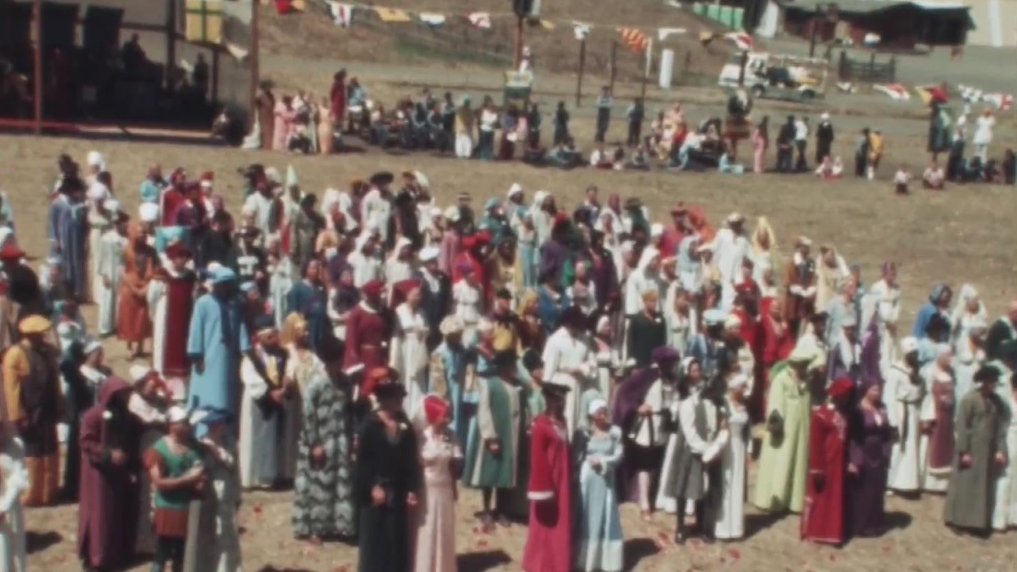 1975: Church of Synanon cult mass wedding