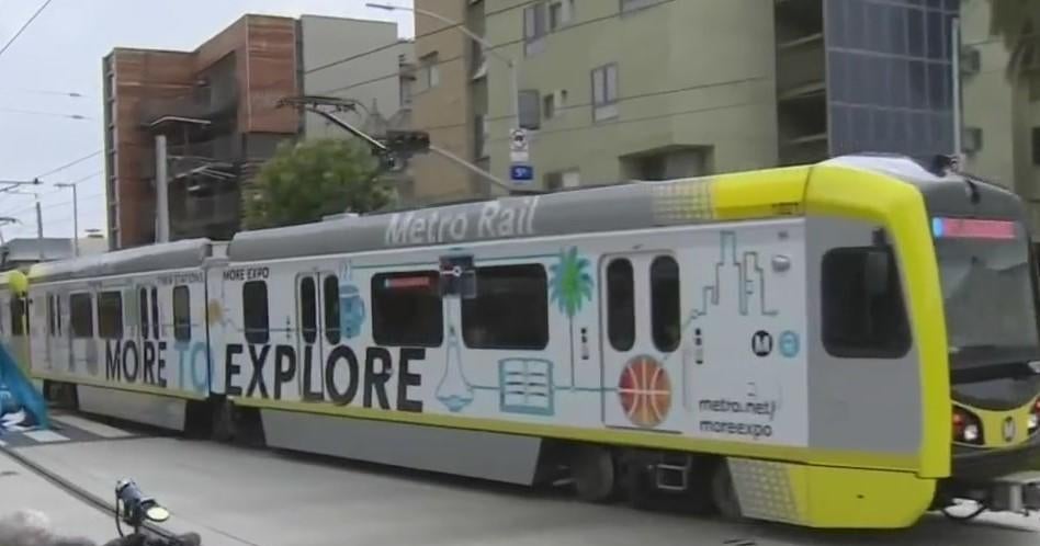 Metro offers free rides select days through the holidays - CBS Los Angeles